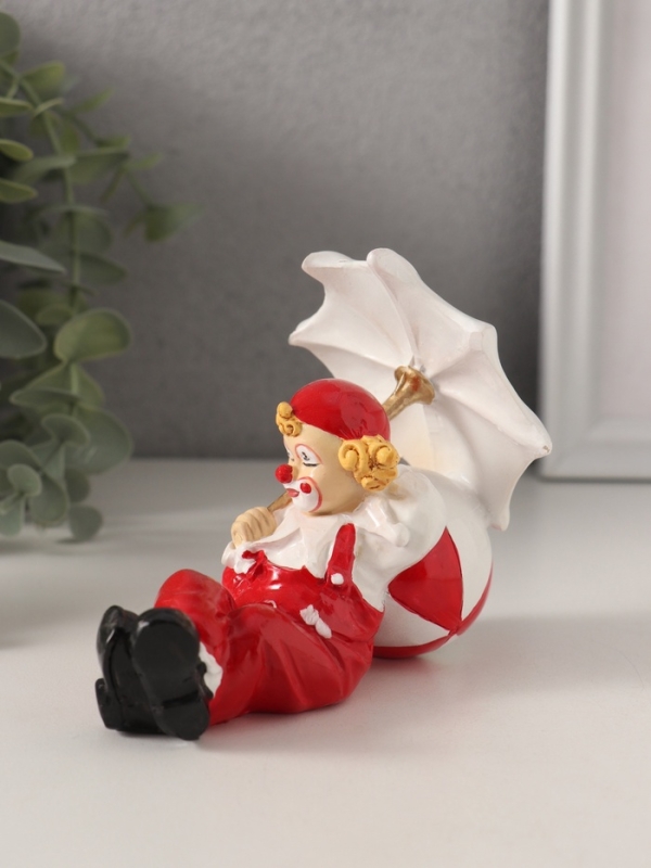 Сувенир полистоун "Клоун с зонтом и мячиком" бело-красный 11,5х7,5х9 см
