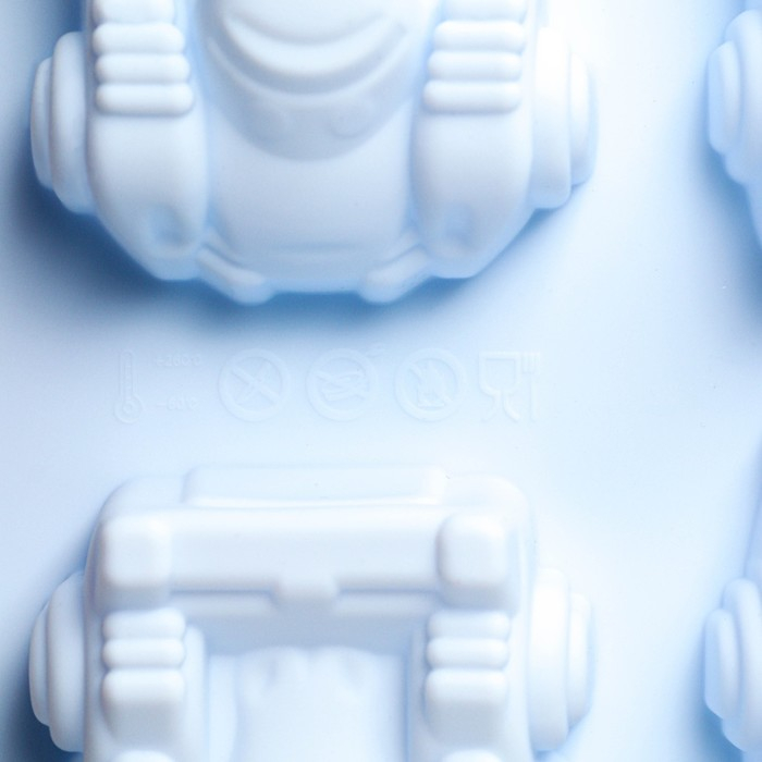 Форма для выпечки Доляна &laquo;Гонки&raquo;, силикон, 29,5&times;27 см, 6 ячеек (11,5&times;6,5 см), цвет МИКС