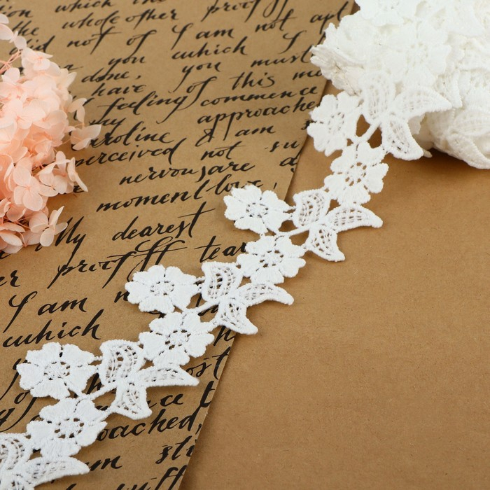 Кружево гипюровое, 50 мм &times; 14 &plusmn; 1 м, цвет белый