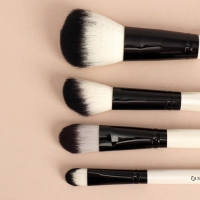 Набор кистей для макияжа &laquo;Полоски&raquo;, 8 предметов, чехол на молнии, цвет белый/чёрный