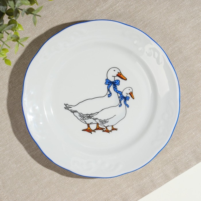 Тарелка фарфоровая &laquo;Гуси&raquo;, d=17,5 см, МИКС