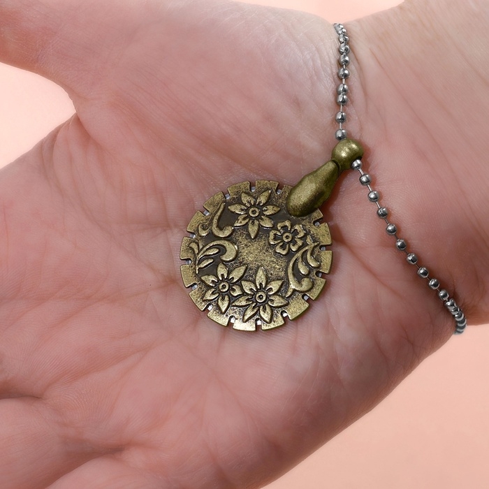 Резак для ниток, с цепочкой на руку, 3 &times; 4.5 см, цвет бронзовый