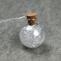 Гирлянда &laquo;Нить&raquo; 1.6 м с насадками &laquo;Шарики с белым конфетти&raquo;, IP20, серебристая нить, 15 LED, батарейки ААх2 (нет в комплекте), свечение белое