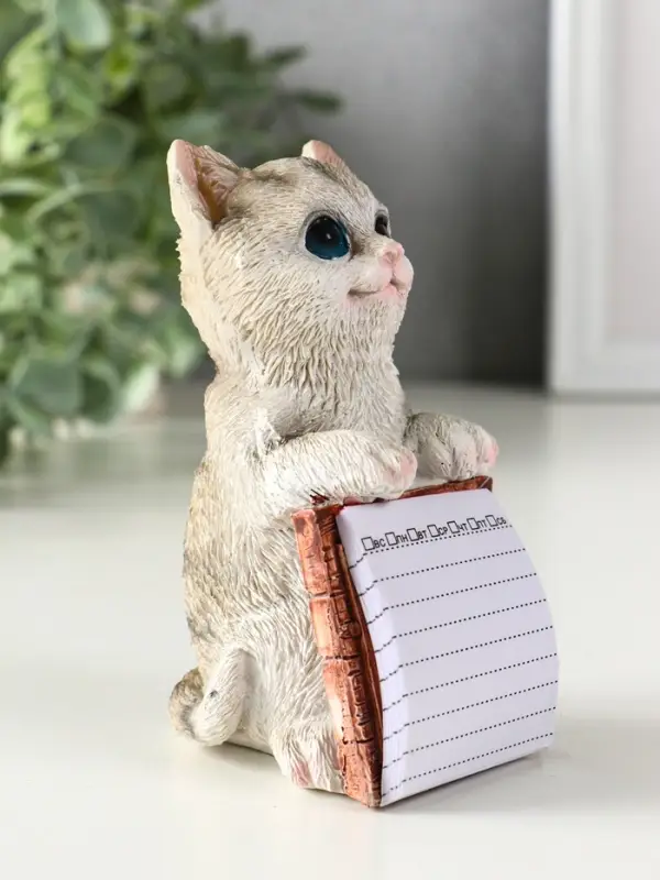 Сувенир полистоун с блокнотом 20 листов "Серый котик" 6,5х5х11 см