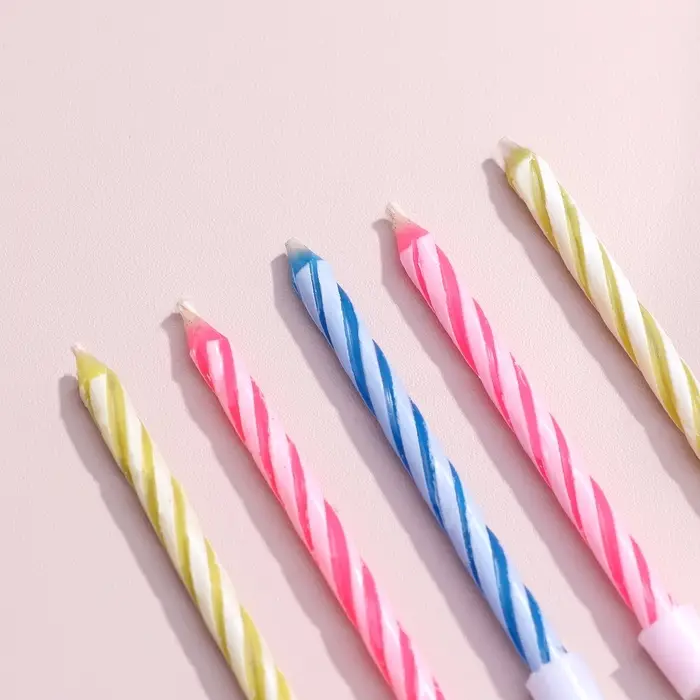 Свечи для торта &laquo;Спираль&raquo;, незадуваемые, 10 шт., 10 подставок