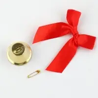 Колокольчик на булавке с бантом на выпускной, красный, d = 3,6 см