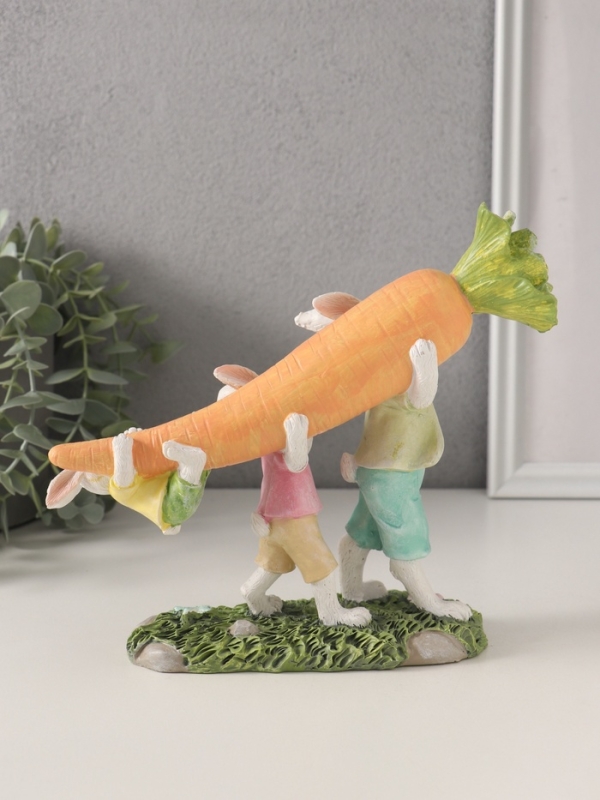 Сувенир полистоун "Зайчата несут большую морковь" 19,5х6,5х18 см
