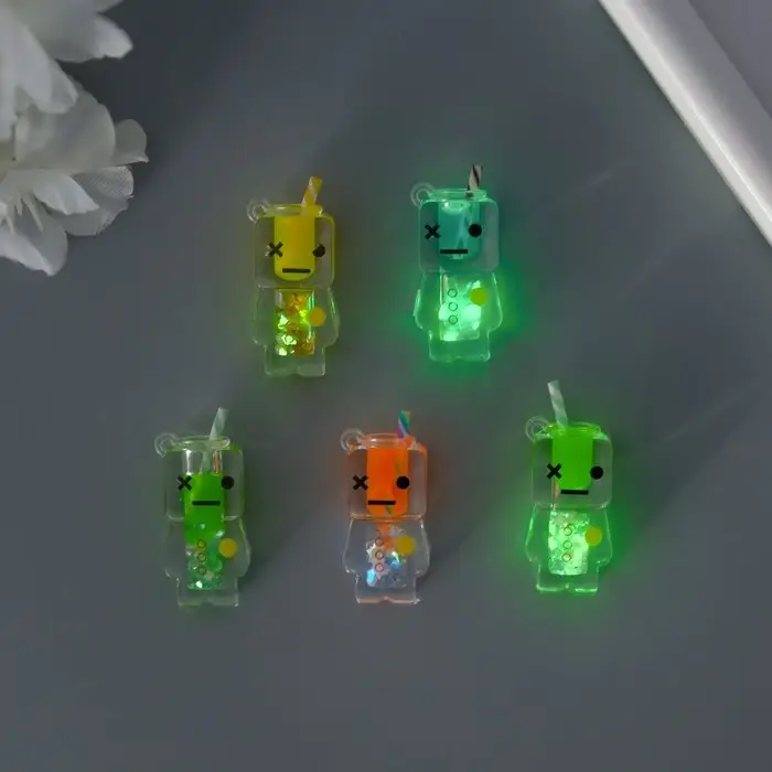 Подвеска для творчества акрил "Коктейль. Двуликий" светится в темноте МИКС 3х1,1х1,9 см