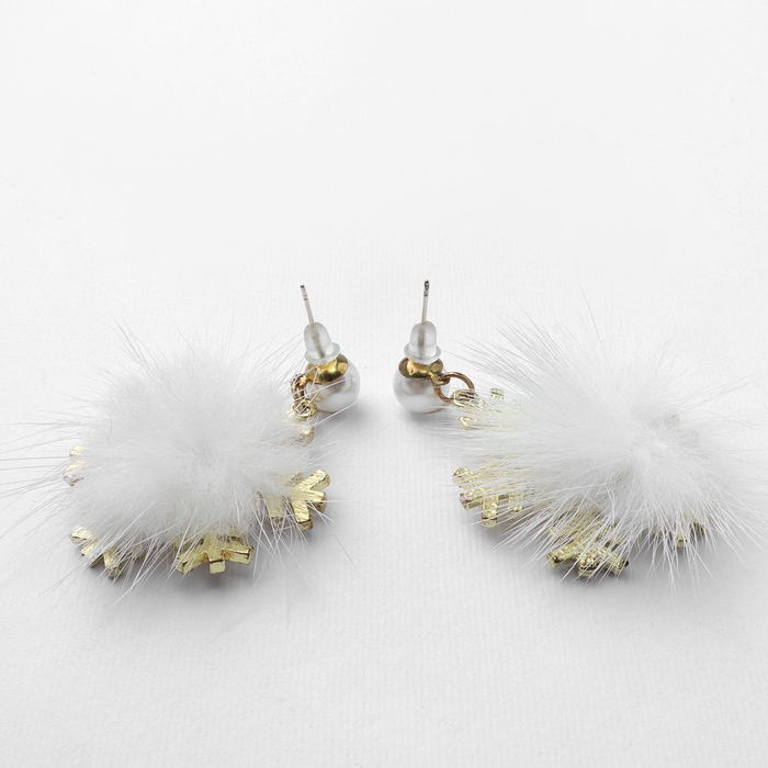 Серьги &laquo;Новогодние&raquo; пушистая снежинка, цвет белый в золоте