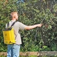 Опрыскиватель аккумуляторный ТУНДРА, 12В, 8 Ач, 12 л, индикатор заряда, 3 насадки