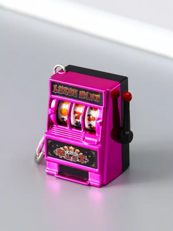 Брелок пластик "Игровой автомат - казино" фуксия 2,7х3,4х5 см