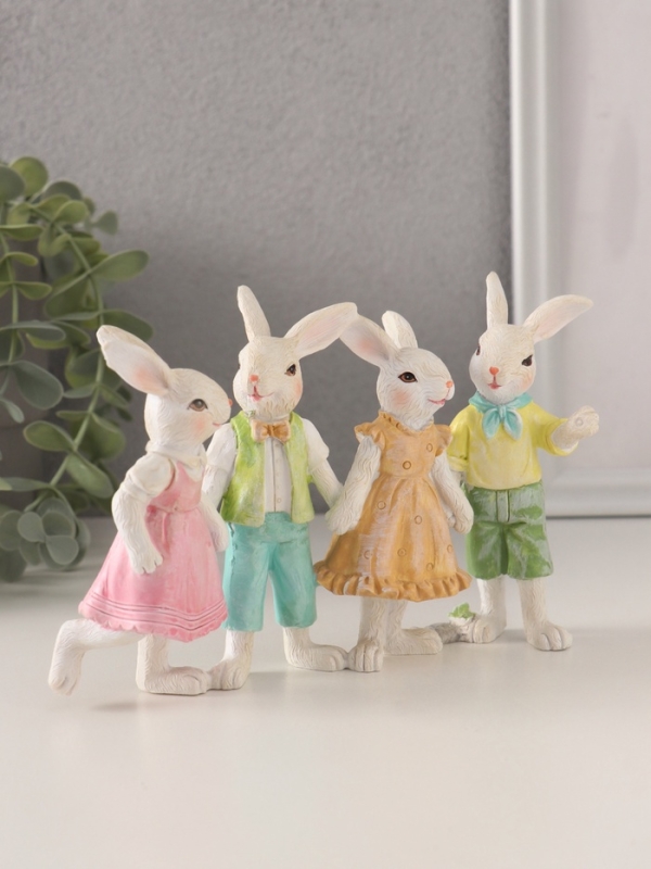 Сувенир полистоун "Нарядные кролики - праздничный хоровод" 16,5х6,5х11 см