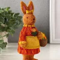 Сувенир полистоун "Зайка в вязанном платье с корзиной яиц" 5,5х8,2х16 см
