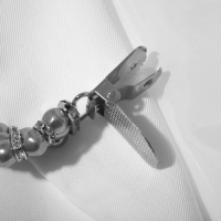 Зажим для кардигана &laquo;Грация&raquo;, цвет бело-серый в серебре