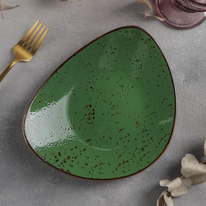 Блюдо керамическое треугольное &laquo;Созвездие&raquo;, 22&times;18 см, цвет зелёный