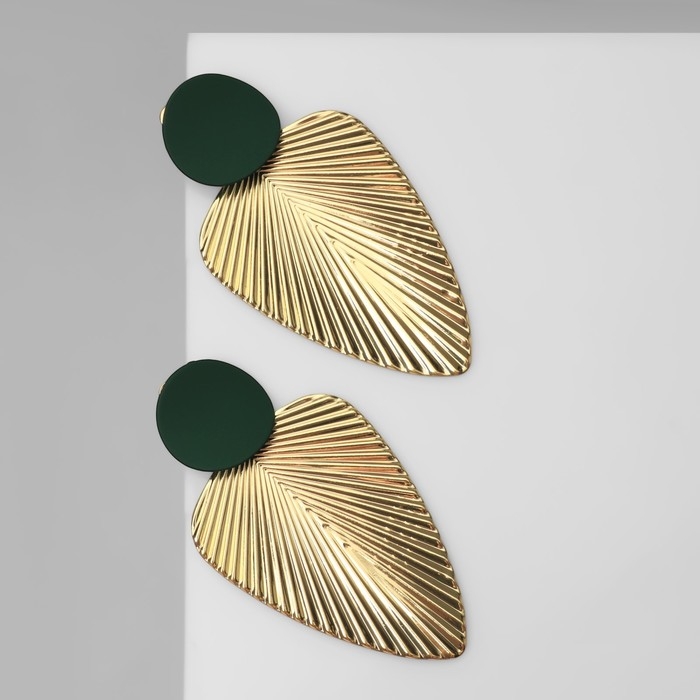 Серьги металл &laquo;Геометрия&raquo; линии, цвет золотой в тёмно-зелёном