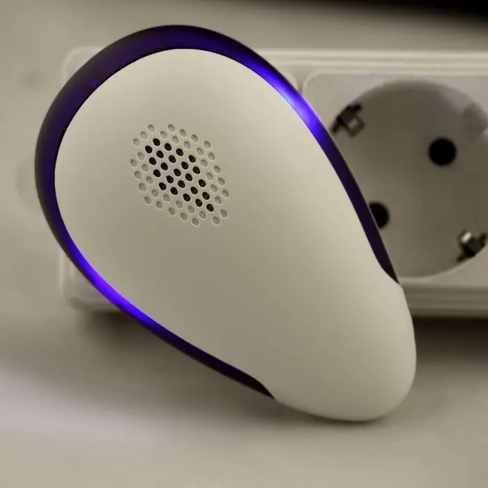 Отпугиватель насекомых и грызунов LRI-53, ультразвуковой, от сети, белый