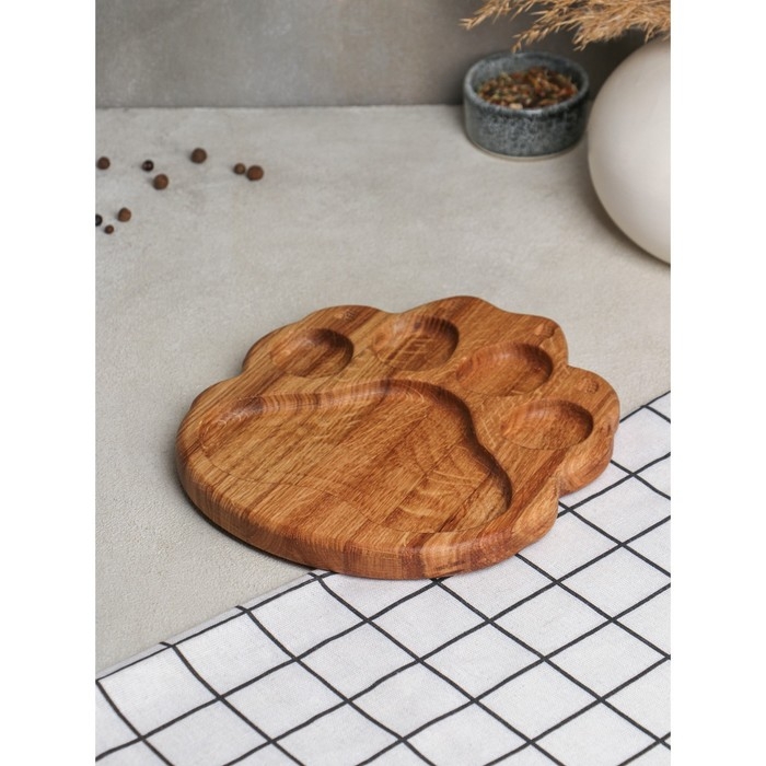 Доска для подачи авторская &laquo;Лапа Тигра&raquo;, 19&times;22&times;2 см, натуральный дуб