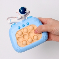 Развивающая игрушка &laquo;Космонавт&raquo;, свет, звук, виды МИКС