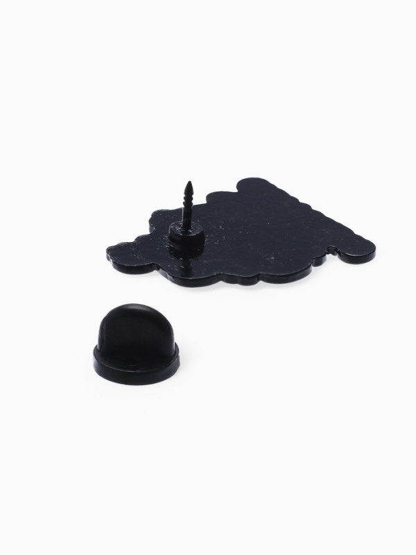 Значок &laquo;Капибара&raquo; капучино, оранжево-синий в чёрном металле