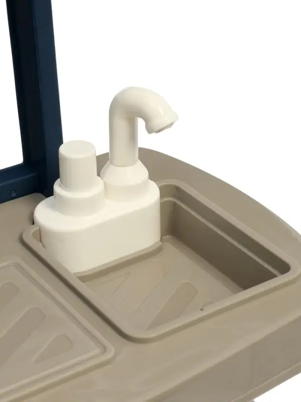 Игровой набор" Кухня" 22 предмета, вода из крана, 46 см