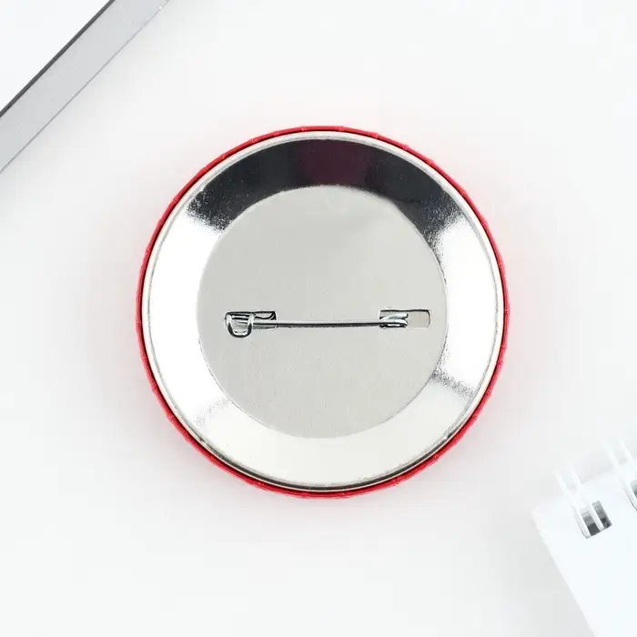 Значок закатной на День Победы &laquo;9 мая гвозика&raquo;, d = 5,6 см