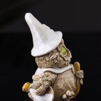 Фигура "Сова на метле" 10х7х6 см, бежевый