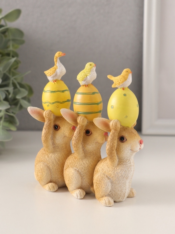 Сувенир полистоун "Зайчики с пасхальными яичками и птичками" 12х4,5х12,5 см