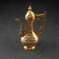 Набор сервировочный &laquo;Роскошь. Золото&raquo;, 8 предметов: кувшин 250 мл, 6 рюмок, 20 мл, поднос, цвет золотой