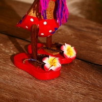 Сувенир "Утка на пляже " дерево 25 см