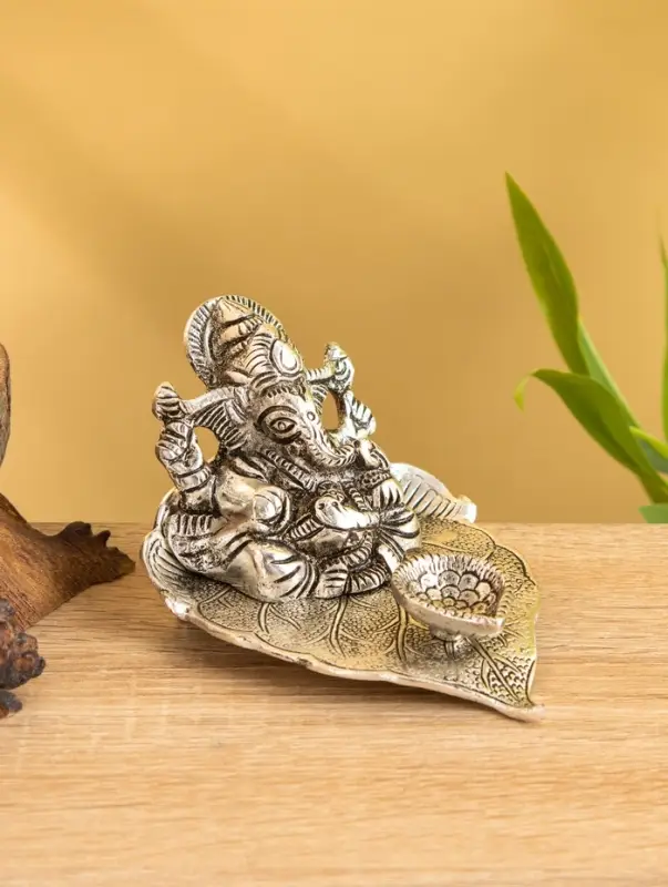 Подставка под благовония &laquo;Ганеша на листе&raquo;, 12.5&times;10&times;6.7 см, алюминий