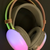 Наушники полноразмерные Mybit W-33, RGB подсветка, BT5.3, 800 мАч, Type-C, розовые