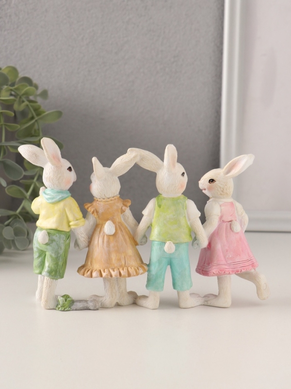 Сувенир полистоун "Нарядные кролики - праздничный хоровод" 16,5х6,5х11 см