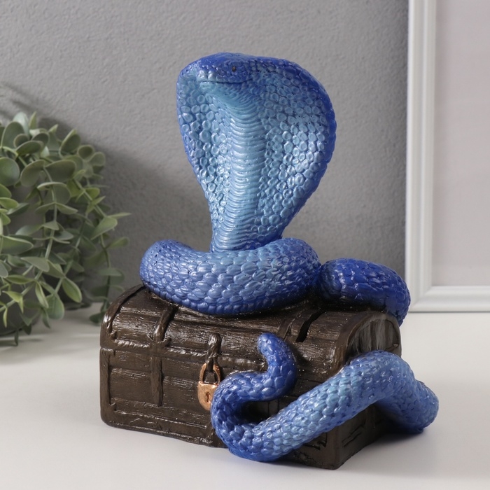 Копилка"КОБРА НА СУНДУКЕ "  20 х 17 х 12 см.