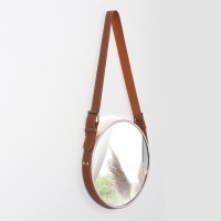 Зеркало настенное круглое &laquo;Антураж&raquo; d зеркальной поверхности 28 см, с ремешком из искусственной кожи, цвет МИКС