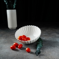 Салатник фарфоровый Magistro &laquo;Цветок&raquo;, 0,45 л, d=16 см, цвет белый