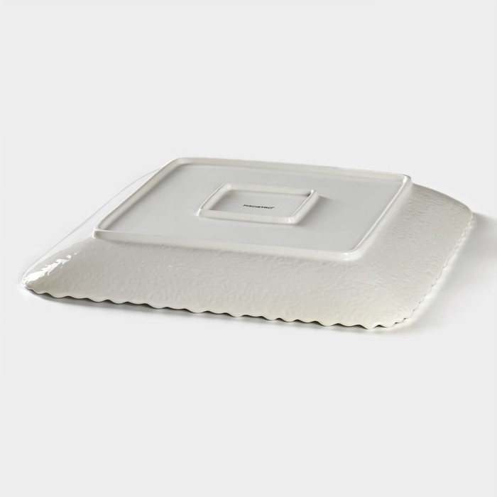 Тарелка фарфоровая квадратная Magistro &laquo;Цветок Бланш&raquo;, 30&times;30 см, цвет белый