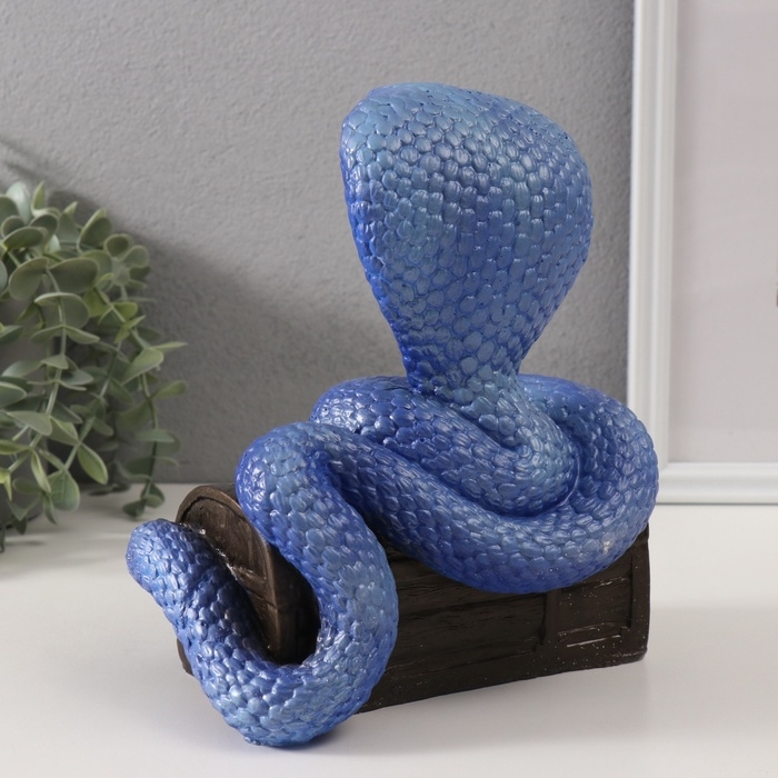 Копилка"КОБРА НА СУНДУКЕ "  20 х 17 х 12 см.