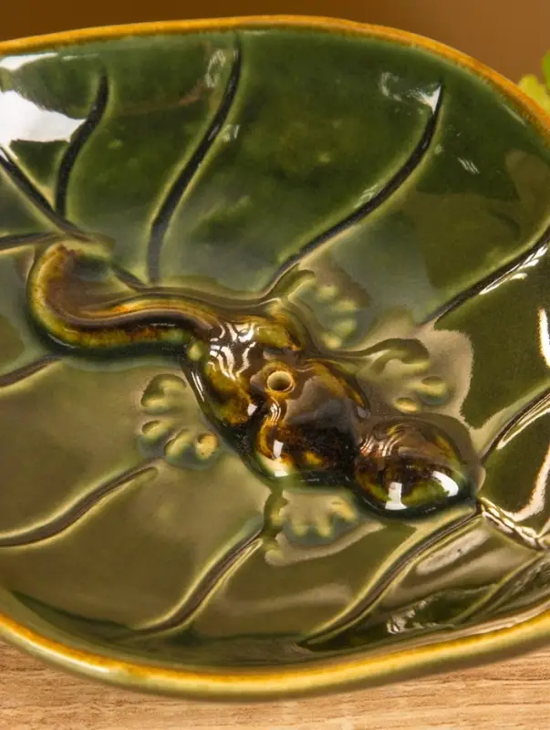 Подставка под благовония "Геккон на листке" керамика, цв. коричнево-зелёный, 13х11х2 см