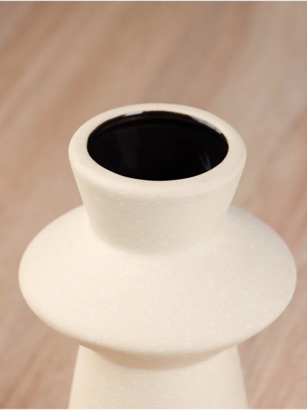 Ваза керамика настольная "Олвен" d-7см, h-19х9 см, бежевый