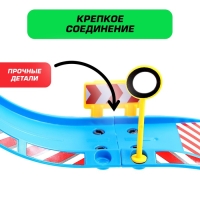 Парковка &laquo;Полицейский участок&raquo;, с металлической машинкой и вертолётом