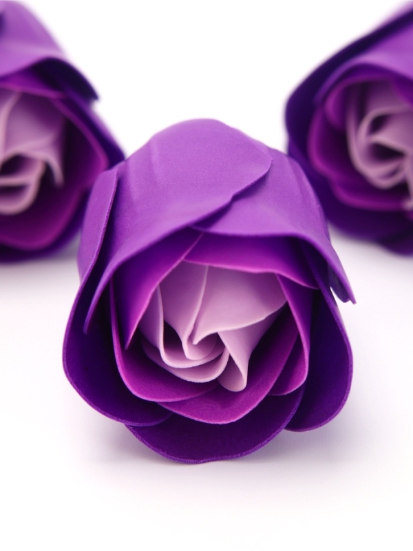 Набор мыльных роз в коробке 8 штук, фиолетово-белые с зайчиком