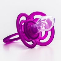 Соска - пустышка силиконовая ортодонтическая &laquo;Бантик&raquo;, от 6 мес., с колпачком, цвет фиолетовый