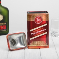 Коробка жестяная в форме бутылки под крепкий алкоголь &laquo;Победитель&raquo;