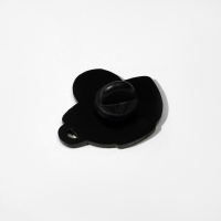 Значок &laquo;Ленивец&raquo; в кружке кофе, цветной в чёрном металле