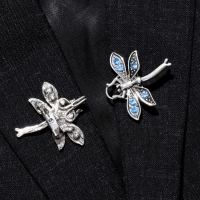 Зажим для кардигана &laquo;Стрекоза&raquo;, цвет синий в чернёном серебре