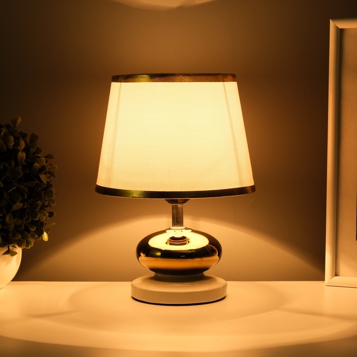 Настольная лампа с абажуром RISALUX &laquo;Капли&raquo;, 1&times;40 Вт, Е27, белый/золото, 17&times;17&times;24 см