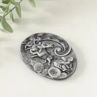 Магнит "Погонщик оленей на фоне северного сияния (барельеф)" 6 см