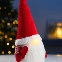 Фигура текстиль &laquo;Гном романтик в красном&raquo; 40 см, 1LED, LR1130х3 (в компл.), Т/БЕЛЫЙ