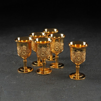 Набор сервировочный &laquo;Роскошь. Золото&raquo;, 8 предметов: кувшин 250 мл, 6 рюмок, 20 мл, поднос, цвет золотой